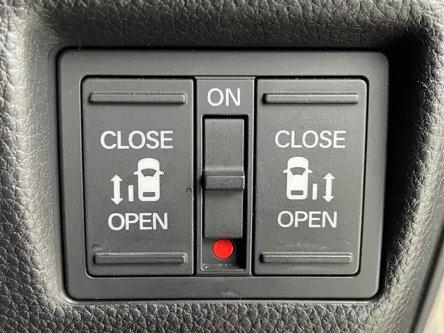 ホンダ Ｎ ＢＯＸ カスタム G EX ホンダセンシング 大阪府 2019(令1)年 5.8万km プラチナホワイトパール Honda SENSING/・衝突軽減ブレーキ（CMBS）/・誤発進抑制機能/・後方誤発進抑制機能/・路外逸脱抑制機能/・アダプティブクルーズコントロール（ACC／渋滞追従機能付）/・車線維持支援システム（LKAS）/・先行車発進お知らせ機能/・標識認識機能/・歩行者事故低減ステアリング/・オートハイビーム/純正ナビ/CD/DVD/BT/フルセグ/バックカメラ/両側パワースライドドア/LEDヘッドライト/オートライト/コーナーセンサー/ステアリングリモコン/スマートキー/プッシュスタート/ビルトインETC/ドアバイザー/フロアマット