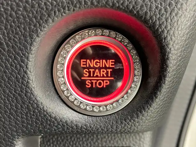 ホンダ Ｎ ＢＯＸ カスタム G EX ホンダセンシング 大阪府 2019(令1)年 5.8万km プラチナホワイトパール Honda SENSING/・衝突軽減ブレーキ（CMBS）/・誤発進抑制機能/・後方誤発進抑制機能/・路外逸脱抑制機能/・アダプティブクルーズコントロール（ACC／渋滞追従機能付）/・車線維持支援システム（LKAS）/・先行車発進お知らせ機能/・標識認識機能/・歩行者事故低減ステアリング/・オートハイビーム/純正ナビ/CD/DVD/BT/フルセグ/バックカメラ/両側パワースライドドア/LEDヘッドライト/オートライト/コーナーセンサー/ステアリングリモコン/スマートキー/プッシュスタート/ビルトインETC/ドアバイザー/フロアマット