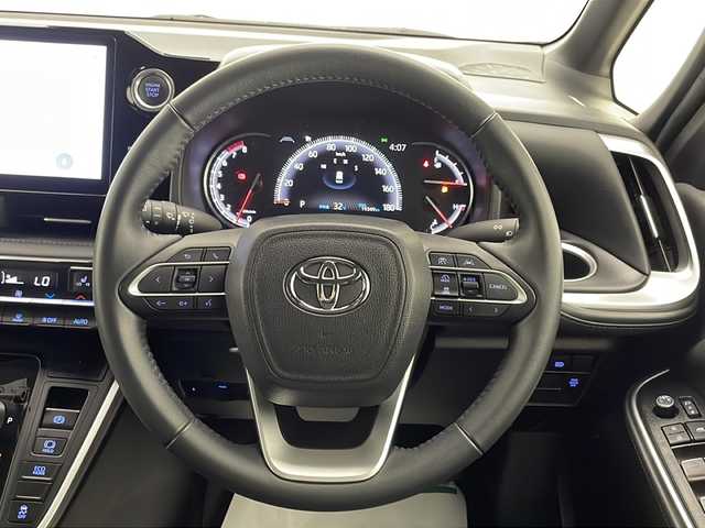 トヨタ ヴォクシー S－Z 宮崎県 2023(令5)年 2万km ホワイトパールクリスタルシャイン 禁煙車/トヨタセーフティセンス/純正10.5型ディスプレイオーディオナビTV/（T-CONNECT/Bluetooth/CD/DVD/FMAM/フルセグTV）/純正14型リアフリップダウンモニター/純正バックカメラ/純正ビルトイン2.0ETC/純正3眼LEDオートライト/純正LEDフォグ/純正17インチアルミ/両側電動スライドドア/プリクラッシュセーフティ/オートマチックハイビーム/レーンディパーチャーアラート/アダプティブクルーズコントロール/電子パーキング/オートホールド/クリアランスソナー/ウインカードアミラー/Wオートエアコン/前席シートヒーター/スマートキー/プッシュエンジンスタート/スペアキー/新車時保証書/取扱い説明書