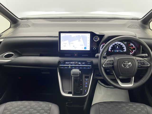 トヨタ ヴォクシー S－Z 宮崎県 2023(令5)年 2万km ホワイトパールクリスタルシャイン 禁煙車/トヨタセーフティセンス/純正10.5型ディスプレイオーディオナビTV/（T-CONNECT/Bluetooth/CD/DVD/FMAM/フルセグTV）/純正14型リアフリップダウンモニター/純正バックカメラ/純正ビルトイン2.0ETC/純正3眼LEDオートライト/純正LEDフォグ/純正17インチアルミ/両側電動スライドドア/プリクラッシュセーフティ/オートマチックハイビーム/レーンディパーチャーアラート/アダプティブクルーズコントロール/電子パーキング/オートホールド/クリアランスソナー/ウインカードアミラー/Wオートエアコン/前席シートヒーター/スマートキー/プッシュエンジンスタート/スペアキー/新車時保証書/取扱い説明書