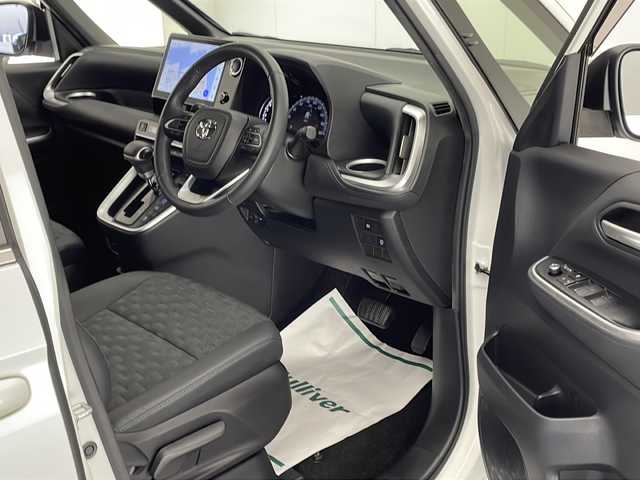 トヨタ ヴォクシー S－Z 宮崎県 2023(令5)年 2万km ホワイトパールクリスタルシャイン 禁煙車/トヨタセーフティセンス/純正10.5型ディスプレイオーディオナビTV/（T-CONNECT/Bluetooth/CD/DVD/FMAM/フルセグTV）/純正14型リアフリップダウンモニター/純正バックカメラ/純正ビルトイン2.0ETC/純正3眼LEDオートライト/純正LEDフォグ/純正17インチアルミ/両側電動スライドドア/プリクラッシュセーフティ/オートマチックハイビーム/レーンディパーチャーアラート/アダプティブクルーズコントロール/電子パーキング/オートホールド/クリアランスソナー/ウインカードアミラー/Wオートエアコン/前席シートヒーター/スマートキー/プッシュエンジンスタート/スペアキー/新車時保証書/取扱い説明書