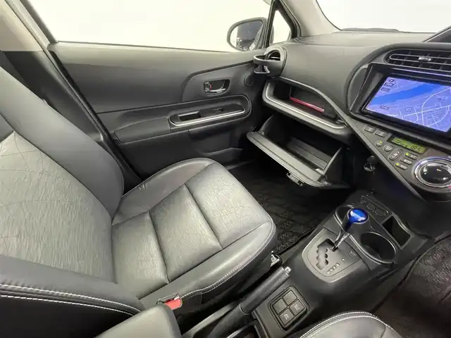 トヨタ アクア G ブラックソフトレザーセレ 大分県 2013(平25)年 7.1万km ライムホワイトパールクリスタルシャイン AW付スタッドレスタイヤ車載/純正SDナビ/CD/DVD/フルセグTV/Bluetooth/車外カメラ(前後)/ECO/EVモード/スペアキー1本/ETC