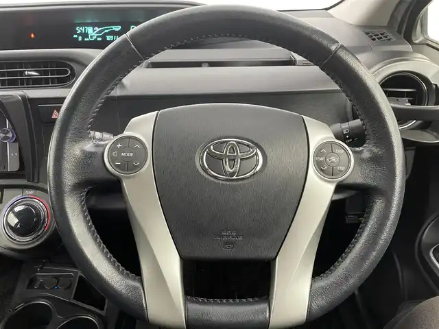 トヨタ アクア G ブラックソフトレザーセレ 大分県 2013(平25)年 7.1万km ライムホワイトパールクリスタルシャイン AW付スタッドレスタイヤ車載/純正SDナビ/CD/DVD/フルセグTV/Bluetooth/車外カメラ(前後)/ECO/EVモード/スペアキー1本/ETC