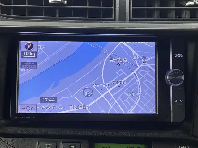 トヨタ アクア G ブラックソフトレザーセレ 大分県 2013(平25)年 7.1万km ライムホワイトパールクリスタルシャイン AW付スタッドレスタイヤ車載/純正SDナビ/CD/DVD/フルセグTV/Bluetooth/車外カメラ(前後)/ECO/EVモード/スペアキー1本/ETC