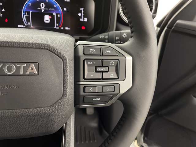 トヨタ ランドクルーザー ２５０ VX 鹿児島県 2024(令6)年 0.3万km プラチナホワイトパールマイカ 純正ナビ/Bluetooth/フルセグ/レーダークルーズコントロール/セーフティセンス/パワーバックドア/運転席パワーシート/オートハイビーム/サンルーフ/D/Nシートヒーター/D/Nベンチレーション/スペアキー/デジタルインナーミラー/ETC2.0/ワンオーナー