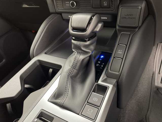 トヨタ ランドクルーザー ２５０ VX 鹿児島県 2024(令6)年 0.3万km プラチナホワイトパールマイカ 純正ナビ/Bluetooth/フルセグ/レーダークルーズコントロール/セーフティセンス/パワーバックドア/運転席パワーシート/オートハイビーム/サンルーフ/D/Nシートヒーター/D/Nベンチレーション/スペアキー/デジタルインナーミラー/ETC2.0/ワンオーナー