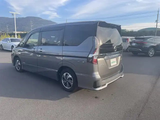 日産 セレナ e－パワー ハイウェイスター V 岡山県 2021(令3)年 6万km ダークメタルグレー 登録時走行距離59858km/純正10インチナビ/(AM.FM.SD.TV.BT.CD.DVD)/アラウンドビューモニター/プロパイロット/ブラインドスポットモニター/ビルトインETC/前後ドライブレコーダー/両側パワースライドドア/ハンドフリーオートスライドドア/横滑り防止装置/レーンキープアシスト/Wエアコン/オートライト/チップアップシート/純正15インチAW/純正フロアマット