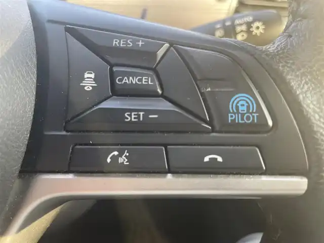 日産 セレナ e－パワー ハイウェイスター V 岡山県 2021(令3)年 6万km ダークメタルグレー 登録時走行距離59858km/純正10インチナビ/(AM.FM.SD.TV.BT.CD.DVD)/アラウンドビューモニター/プロパイロット/ブラインドスポットモニター/ビルトインETC/前後ドライブレコーダー/両側パワースライドドア/ハンドフリーオートスライドドア/横滑り防止装置/レーンキープアシスト/Wエアコン/オートライト/チップアップシート/純正15インチAW/純正フロアマット