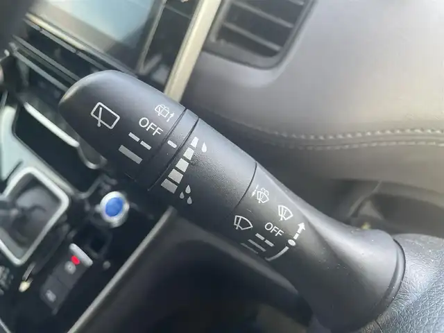 日産 セレナ e－パワー ハイウェイスター V 岡山県 2021(令3)年 6万km ダークメタルグレー 登録時走行距離59858km/純正10インチナビ/(AM.FM.SD.TV.BT.CD.DVD)/アラウンドビューモニター/プロパイロット/ブラインドスポットモニター/ビルトインETC/前後ドライブレコーダー/両側パワースライドドア/ハンドフリーオートスライドドア/横滑り防止装置/レーンキープアシスト/Wエアコン/オートライト/チップアップシート/純正15インチAW/純正フロアマット