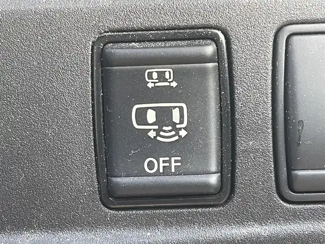 日産 セレナ e－パワー ハイウェイスター V 岡山県 2021(令3)年 6万km ダークメタルグレー 登録時走行距離59858km/純正10インチナビ/(AM.FM.SD.TV.BT.CD.DVD)/アラウンドビューモニター/プロパイロット/ブラインドスポットモニター/ビルトインETC/前後ドライブレコーダー/両側パワースライドドア/ハンドフリーオートスライドドア/横滑り防止装置/レーンキープアシスト/Wエアコン/オートライト/チップアップシート/純正15インチAW/純正フロアマット