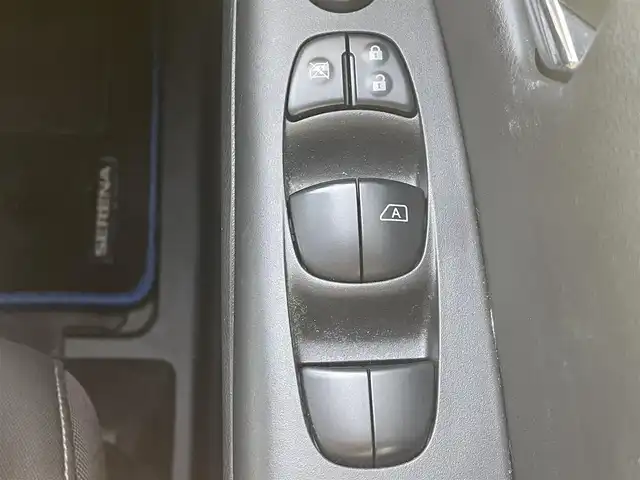 日産 セレナ e－パワー ハイウェイスター V 岡山県 2021(令3)年 6万km ダークメタルグレー 登録時走行距離59858km/純正10インチナビ/(AM.FM.SD.TV.BT.CD.DVD)/アラウンドビューモニター/プロパイロット/ブラインドスポットモニター/ビルトインETC/前後ドライブレコーダー/両側パワースライドドア/ハンドフリーオートスライドドア/横滑り防止装置/レーンキープアシスト/Wエアコン/オートライト/チップアップシート/純正15インチAW/純正フロアマット