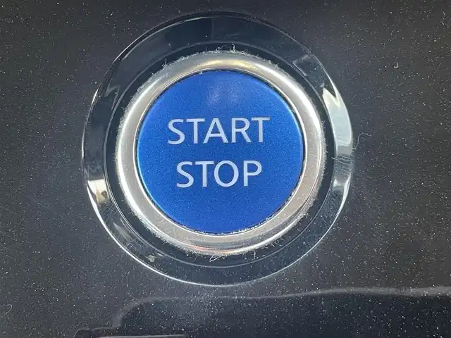 日産 セレナ e－パワー ハイウェイスター V 岡山県 2021(令3)年 6万km ダークメタルグレー 登録時走行距離59858km/純正10インチナビ/(AM.FM.SD.TV.BT.CD.DVD)/アラウンドビューモニター/プロパイロット/ブラインドスポットモニター/ビルトインETC/前後ドライブレコーダー/両側パワースライドドア/ハンドフリーオートスライドドア/横滑り防止装置/レーンキープアシスト/Wエアコン/オートライト/チップアップシート/純正15インチAW/純正フロアマット