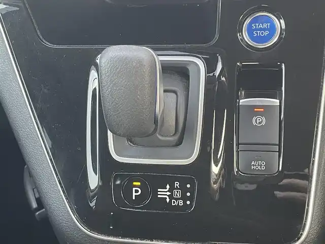 日産 セレナ e－パワー ハイウェイスター V 岡山県 2021(令3)年 6万km ダークメタルグレー 登録時走行距離59858km/純正10インチナビ/(AM.FM.SD.TV.BT.CD.DVD)/アラウンドビューモニター/プロパイロット/ブラインドスポットモニター/ビルトインETC/前後ドライブレコーダー/両側パワースライドドア/ハンドフリーオートスライドドア/横滑り防止装置/レーンキープアシスト/Wエアコン/オートライト/チップアップシート/純正15インチAW/純正フロアマット