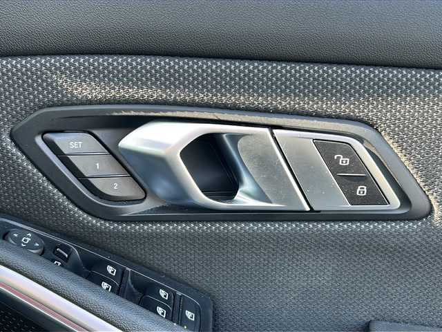 ＢＭＷ ＢＭＷ ３２０ｄ xDrive EDジョイ+ 愛媛県 2021(令3)年 3.3万km サファイアブラックP 全方位カメラ/ブラインドスポットモニター/純正ディスプレイオーディオ/BMW　iDrive/ETC/ドライブレコーダー前/エアシート/コーナーセンサー前後/衝突軽減システム/オートマチックハイビーム/レーンキープアシスト/電動リアゲート/スペアキー/横滑り防止装置/クルーズコントロール追従あり