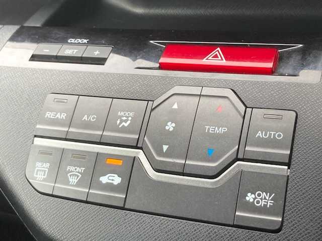 ホンダ ステップワゴン スパーダ S 三重県 2011(平23)年 8.9万km プレミアムブラキッシュパール 【(株)IDOMが運営する【じしゃロン四日市店】の自社ローン対象車両になります。こちらは現金ご利用時の価格です。自社ローンご希望の方は別途その旨お申付け下さい。】/純正HDDナビ（CD/DVD/AM/FM）/フルセグTV/片側パワースライドドア/バックカメラ/純正16インチAW/スマートキー/キセノンライト/純正フロアマット