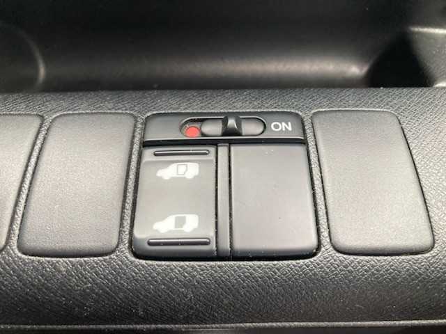 ホンダ ステップワゴン スパーダ S 三重県 2011(平23)年 8.9万km プレミアムブラキッシュパール 【(株)IDOMが運営する【じしゃロン四日市店】の自社ローン対象車両になります。こちらは現金ご利用時の価格です。自社ローンご希望の方は別途その旨お申付け下さい。】/純正HDDナビ（CD/DVD/AM/FM）/フルセグTV/片側パワースライドドア/バックカメラ/純正16インチAW/スマートキー/キセノンライト/純正フロアマット