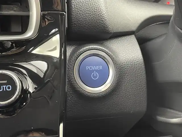 トヨタ アクア X 千葉県 2022(令4)年 2.5万km ブラックマイカ 禁煙車/トヨタセーフティセンス/・プリクラッシュセーフティ/・オートマチックハイビーム /・レーンディパーチャーアラート（LDA）/・ロードサインアシスト（RSA）/・セカンダリーコリジョンブレーキ/・先行車発進お知らせ機能/クリアランスソナー /レーダークルーズコントロール/純正ディスプレイオーディオ/バックカメラ/ETC/ステアリングスイッチ/ヘッドライトレベライザー /電動格納ミラー/純正フロアマット/LEDヘッドライト