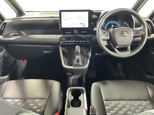 トヨタ ヴォクシー ハイブリッド S－Z 神奈川県 2025(令7)年 0.1千km プラチナホワイトパールマイカ 10.5インチディスプレイオーディオPLUS＋HDMI/両側パワースライドドア/パノラミックビューモニター/快適利便パッケージHI/ユニバーサルステップ/トヨタチームメイト/ブラインドスポットモニター/セーフイグジットアシスト/フロントクロストラフィックアラート/レーンチェンジアシスト/プロジェクターLEDヘッドライト/アダプティブハイビームシステム/ハーフレザーシート/前席シートヒーター/デジタルインナーミラー/全周囲カメラ/カラーヘッドアップディスプレイ