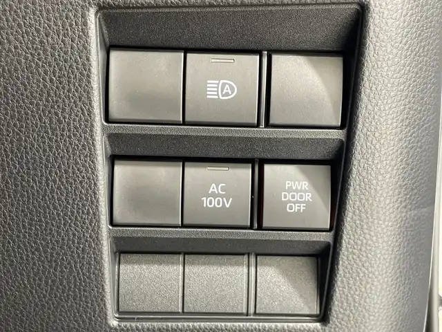 トヨタ ヴォクシー ハイブリッド S－Z 神奈川県 2025(令7)年 0.1千km プラチナホワイトパールマイカ 10.5インチディスプレイオーディオPLUS＋HDMI/両側パワースライドドア/パノラミックビューモニター/快適利便パッケージHI/ユニバーサルステップ/トヨタチームメイト/ブラインドスポットモニター/セーフイグジットアシスト/フロントクロストラフィックアラート/レーンチェンジアシスト/プロジェクターLEDヘッドライト/アダプティブハイビームシステム/ハーフレザーシート/前席シートヒーター/デジタルインナーミラー/全周囲カメラ/カラーヘッドアップディスプレイ