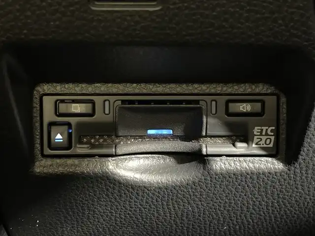 トヨタ ヴォクシー ハイブリッド S－Z 神奈川県 2025(令7)年 0.1千km プラチナホワイトパールマイカ 10.5インチディスプレイオーディオPLUS＋HDMI/両側パワースライドドア/パノラミックビューモニター/快適利便パッケージHI/ユニバーサルステップ/トヨタチームメイト/ブラインドスポットモニター/セーフイグジットアシスト/フロントクロストラフィックアラート/レーンチェンジアシスト/プロジェクターLEDヘッドライト/アダプティブハイビームシステム/ハーフレザーシート/前席シートヒーター/デジタルインナーミラー/全周囲カメラ/カラーヘッドアップディスプレイ