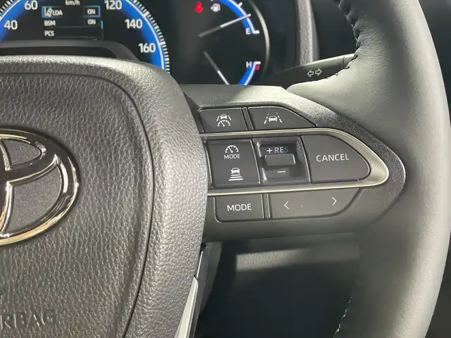 トヨタ ヴォクシー ハイブリッド S－Z 神奈川県 2025(令7)年 0.1千km プラチナホワイトパールマイカ 10.5インチディスプレイオーディオPLUS＋HDMI/両側パワースライドドア/パノラミックビューモニター/快適利便パッケージHI/ユニバーサルステップ/トヨタチームメイト/ブラインドスポットモニター/セーフイグジットアシスト/フロントクロストラフィックアラート/レーンチェンジアシスト/プロジェクターLEDヘッドライト/アダプティブハイビームシステム/ハーフレザーシート/前席シートヒーター/デジタルインナーミラー/全周囲カメラ/カラーヘッドアップディスプレイ