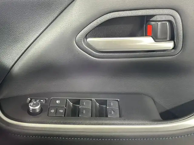 トヨタ ヴォクシー ハイブリッド S－Z 神奈川県 2025(令7)年 0.1千km プラチナホワイトパールマイカ 10.5インチディスプレイオーディオPLUS＋HDMI/両側パワースライドドア/パノラミックビューモニター/快適利便パッケージHI/ユニバーサルステップ/トヨタチームメイト/ブラインドスポットモニター/セーフイグジットアシスト/フロントクロストラフィックアラート/レーンチェンジアシスト/プロジェクターLEDヘッドライト/アダプティブハイビームシステム/ハーフレザーシート/前席シートヒーター/デジタルインナーミラー/全周囲カメラ/カラーヘッドアップディスプレイ