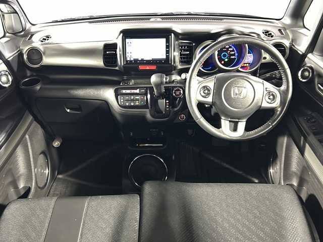 ホンダ Ｎ ＢＯＸ スラッシュ X 沖縄県 2015(平27)年 8.2万km グレーＭⅡ 県外仕入れ　/禁煙車　/純正ナビ　/（フルセグＴＶ　ＣＤ　ＤＶＤ　Ｂｌｕｅｔｏｏｔｈ）　/ストリートロッドスタイルパッケージ　/サウンドマッピングシステム　/あんしんパッケージ/・衝突被害軽減ブレーキ/・サイドカーテンエアバック/・前席i-サイドエアバックシステム/置くだけ充電　/シートヒーター/ハンドルヒーター/ECON/ETC