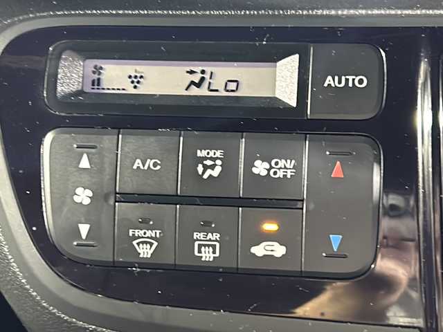 ホンダ Ｎ ＢＯＸ スラッシュ X 沖縄県 2015(平27)年 8.2万km グレーＭⅡ 県外仕入れ　/禁煙車　/純正ナビ　/（フルセグＴＶ　ＣＤ　ＤＶＤ　Ｂｌｕｅｔｏｏｔｈ）　/ストリートロッドスタイルパッケージ　/サウンドマッピングシステム　/あんしんパッケージ/・衝突被害軽減ブレーキ/・サイドカーテンエアバック/・前席i-サイドエアバックシステム/置くだけ充電　/シートヒーター/ハンドルヒーター/ECON/ETC