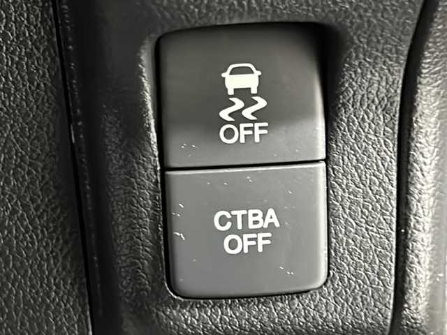 ホンダ Ｎ ＢＯＸ スラッシュ X 沖縄県 2015(平27)年 8.2万km グレーＭⅡ 県外仕入れ　/禁煙車　/純正ナビ　/（フルセグＴＶ　ＣＤ　ＤＶＤ　Ｂｌｕｅｔｏｏｔｈ）　/ストリートロッドスタイルパッケージ　/サウンドマッピングシステム　/あんしんパッケージ/・衝突被害軽減ブレーキ/・サイドカーテンエアバック/・前席i-サイドエアバックシステム/置くだけ充電　/シートヒーター/ハンドルヒーター/ECON/ETC