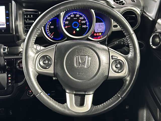 ホンダ Ｎ ＢＯＸ スラッシュ X 沖縄県 2015(平27)年 8.2万km グレーＭⅡ 県外仕入れ　/禁煙車　/純正ナビ　/（フルセグＴＶ　ＣＤ　ＤＶＤ　Ｂｌｕｅｔｏｏｔｈ）　/ストリートロッドスタイルパッケージ　/サウンドマッピングシステム　/あんしんパッケージ/・衝突被害軽減ブレーキ/・サイドカーテンエアバック/・前席i-サイドエアバックシステム/置くだけ充電　/シートヒーター/ハンドルヒーター/ECON/ETC