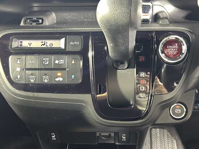 ホンダ Ｎ ＢＯＸ スラッシュ X 沖縄県 2015(平27)年 8.2万km グレーＭⅡ 県外仕入れ　/禁煙車　/純正ナビ　/（フルセグＴＶ　ＣＤ　ＤＶＤ　Ｂｌｕｅｔｏｏｔｈ）　/ストリートロッドスタイルパッケージ　/サウンドマッピングシステム　/あんしんパッケージ/・衝突被害軽減ブレーキ/・サイドカーテンエアバック/・前席i-サイドエアバックシステム/置くだけ充電　/シートヒーター/ハンドルヒーター/ECON/ETC