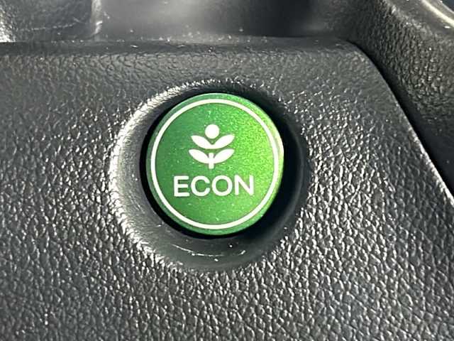 ホンダ Ｎ ＢＯＸ スラッシュ X 沖縄県 2015(平27)年 8.2万km グレーＭⅡ 県外仕入れ　/禁煙車　/純正ナビ　/（フルセグＴＶ　ＣＤ　ＤＶＤ　Ｂｌｕｅｔｏｏｔｈ）　/ストリートロッドスタイルパッケージ　/サウンドマッピングシステム　/あんしんパッケージ/・衝突被害軽減ブレーキ/・サイドカーテンエアバック/・前席i-サイドエアバックシステム/置くだけ充電　/シートヒーター/ハンドルヒーター/ECON/ETC