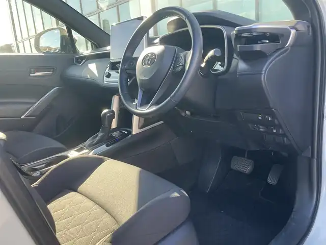 トヨタ カローラ クロス ハイブリッド S 香川県 2023(令5)年 1.9万km プラチナホワイトパールマイカ ワンオーナー/純正１０．５型ディスプレイオーディオナビＴＶ付き/全方位カメラ/アドバンスドパーク/レーダークルコン/ＢＳＭ/前後コーナーセンサー/ＥＴＣ２．０/ＬＥＤヘッドライト/フォグライト/スペアキー/スマートキー/純正17インチAW/純正フロマット