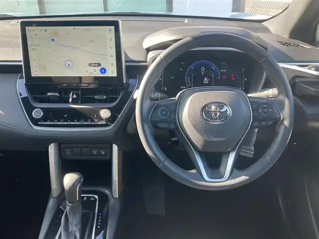 トヨタ カローラ クロス ハイブリッド S 香川県 2023(令5)年 1.9万km プラチナホワイトパールマイカ ワンオーナー/純正１０．５型ディスプレイオーディオナビＴＶ付き/全方位カメラ/アドバンスドパーク/レーダークルコン/ＢＳＭ/前後コーナーセンサー/ＥＴＣ２．０/ＬＥＤヘッドライト/フォグライト/スペアキー/スマートキー/純正17インチAW/純正フロマット