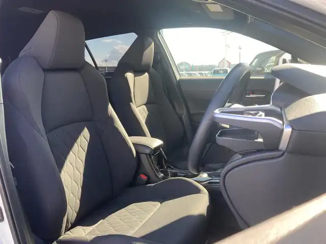 トヨタ カローラ クロス ハイブリッド S 香川県 2023(令5)年 1.9万km プラチナホワイトパールマイカ ワンオーナー/純正１０．５型ディスプレイオーディオナビＴＶ付き/全方位カメラ/アドバンスドパーク/レーダークルコン/ＢＳＭ/前後コーナーセンサー/ＥＴＣ２．０/ＬＥＤヘッドライト/フォグライト/スペアキー/スマートキー/純正17インチAW/純正フロマット