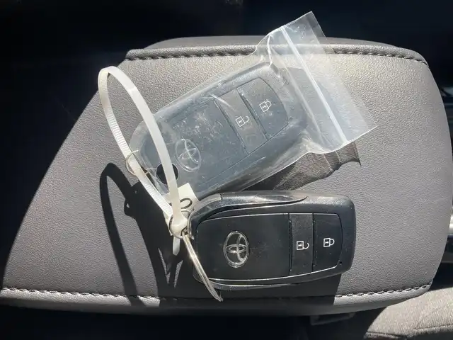 トヨタ カローラ クロス ハイブリッド S 香川県 2023(令5)年 1.9万km プラチナホワイトパールマイカ ワンオーナー/純正１０．５型ディスプレイオーディオナビＴＶ付き/全方位カメラ/アドバンスドパーク/レーダークルコン/ＢＳＭ/前後コーナーセンサー/ＥＴＣ２．０/ＬＥＤヘッドライト/フォグライト/スペアキー/スマートキー/純正17インチAW/純正フロマット