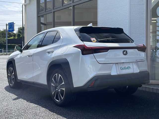 レクサス ＵＸ 250h バージョンL 神奈川県 2022(令4)年 1.1万km ソニッククォーツ ワンオーナー/サンルーフ/茶レザーシート/パワーシート/エアシート／シートヒーター/ステアリングヒーター/純正メモリーナビ／フルセグTV/ Bluetooth/USB/Miracast/FM/AM/全方位カメラ/フロント/サイド/バックカメラ/ビルトインETC2.0/前後ドライブレコーダー/電動リヤゲート/プリクラッシュセーフティ/レーンキープアシスト/BSM/PKSA/レーダークルーズコントロール/ヘッドアップディスプレイ/パドルシフト/オートライト/LEDヘッドライト/フォグランプ/純正１８インチAW/保証書/取扱説明書