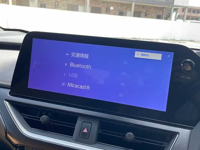 レクサス ＵＸ 250h バージョンL 神奈川県 2022(令4)年 1.1万km ソニッククォーツ ワンオーナー/サンルーフ/茶レザーシート/パワーシート/エアシート／シートヒーター/ステアリングヒーター/純正メモリーナビ／フルセグTV/ Bluetooth/USB/Miracast/FM/AM/全方位カメラ/フロント/サイド/バックカメラ/ビルトインETC2.0/前後ドライブレコーダー/電動リヤゲート/プリクラッシュセーフティ/レーンキープアシスト/BSM/PKSA/レーダークルーズコントロール/ヘッドアップディスプレイ/パドルシフト/オートライト/LEDヘッドライト/フォグランプ/純正１８インチAW/保証書/取扱説明書