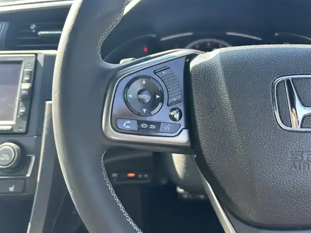 ホンダ シビック ハッチバック ホンダセンシング 栃木県 2018(平30)年 2.7万km ホワイトオーキッドパール ホンダセンシング/純正ナビ/Bluetooth/USB/バックカメラ/ビルトインETC/アダプティブクルーズコントロール/シートヒーター/ステアリングリモコン/パドルシフト/LEDオートライト/フォグランプ/オートハイビーム/アイドリングストップ/電子パーキングブレーキ/オートブレーキホールド/スマートキー