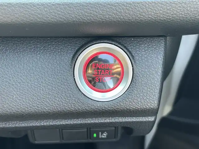 ホンダ シビック ハッチバック ホンダセンシング 栃木県 2018(平30)年 2.7万km ホワイトオーキッドパール ホンダセンシング/純正ナビ/Bluetooth/USB/バックカメラ/ビルトインETC/アダプティブクルーズコントロール/シートヒーター/ステアリングリモコン/パドルシフト/LEDオートライト/フォグランプ/オートハイビーム/アイドリングストップ/電子パーキングブレーキ/オートブレーキホールド/スマートキー