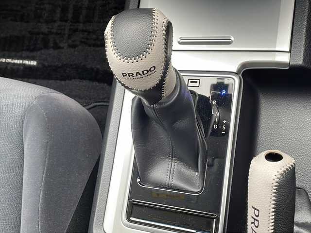 トヨタ ランドクルーザー プラド TX 千葉県 2021(令3)年 1.5万km ホワイトパールクリスタルシャイン 純正9インチナビ/　CD/DVD/Bluetooth/フルセグTV/トヨタセーフティセンス/レーダークルーズコントロール/レーンキープアシスト/衝突軽減ブレーキ/クリアランスソナー/先行車発進警報/ロードサインアシスト/オートハイビーム/ルーフレール/7人乗り/木目調ステアリング/ETC2.0/前方ドラレコ/LEDヘッドライト/フォグランプ/F/Bカメラ/ドアバイザー/フロアマット