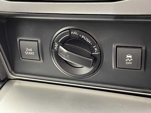 トヨタ ランドクルーザー プラド TX 千葉県 2021(令3)年 1.5万km ホワイトパールクリスタルシャイン 純正9インチナビ/　CD/DVD/Bluetooth/フルセグTV/トヨタセーフティセンス/レーダークルーズコントロール/レーンキープアシスト/衝突軽減ブレーキ/クリアランスソナー/先行車発進警報/ロードサインアシスト/オートハイビーム/ルーフレール/7人乗り/木目調ステアリング/ETC2.0/前方ドラレコ/LEDヘッドライト/フォグランプ/F/Bカメラ/ドアバイザー/フロアマット