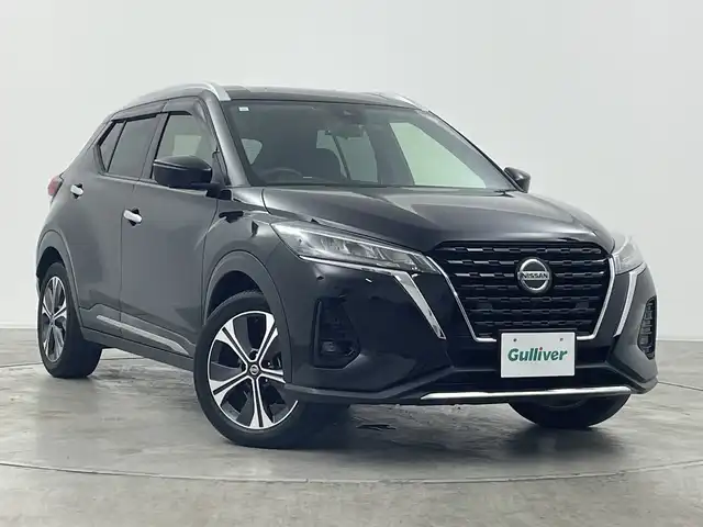 日産 キックス X 群馬県 2021(令3)年 5.3万km ピュアブラック 純正９型ナビ　プロパイロット　全周囲カメラ　シートヒーター　衝突被害軽減ブレーキ　レーンキープアシスト　オートマチックハイビーム　インテリジェントルームミラー　ドライブレコーダー　ＥＴＣ２．０　禁煙車