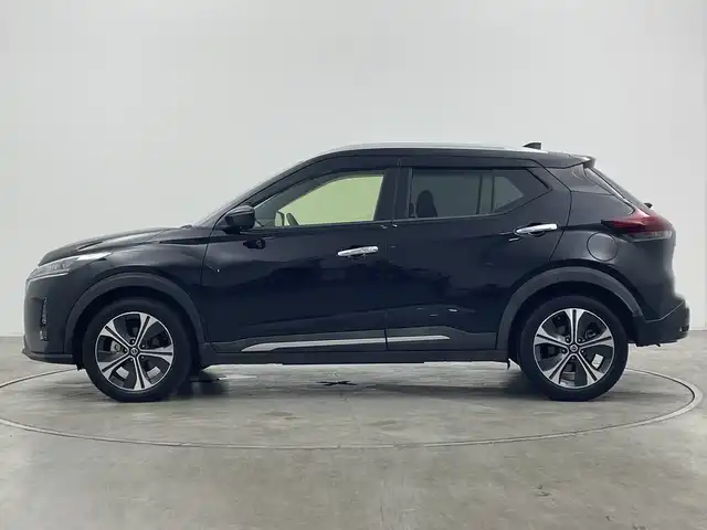 日産 キックス X 群馬県 2021(令3)年 5.3万km ピュアブラック 純正９型ナビ　プロパイロット　全周囲カメラ　シートヒーター　衝突被害軽減ブレーキ　レーンキープアシスト　オートマチックハイビーム　インテリジェントルームミラー　ドライブレコーダー　ＥＴＣ２．０　禁煙車