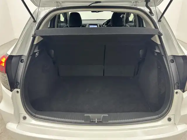 ホンダ ヴェゼル ハイブリッド Z ホンダセンシング 岡山県 2019(平31)年 3.9万km プラチナホワイトパール 純正8型ナビ VXM-197VFEi/地デジ/Bluetooth/DVD/CD/バックカメラ/ビルトインETC/ホンダセンシング /アダプティブクルーズコントロール/LEDライト/オートライト/カーテンエアバッグ/ハーフレザー/シートヒーター /純正17インチアルミ/前後ドラレコ /パドルシフト /純正マット/プッシュスタート /スマートキー