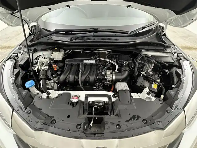 ホンダ ヴェゼル ハイブリッド Z ホンダセンシング 岡山県 2019(平31)年 3.9万km プラチナホワイトパール 純正8型ナビ VXM-197VFEi/地デジ/Bluetooth/DVD/CD/バックカメラ/ビルトインETC/ホンダセンシング /アダプティブクルーズコントロール/LEDライト/オートライト/カーテンエアバッグ/ハーフレザー/シートヒーター /純正17インチアルミ/前後ドラレコ /パドルシフト /純正マット/プッシュスタート /スマートキー