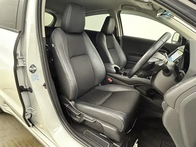 ホンダ ヴェゼル ハイブリッド Z ホンダセンシング 岡山県 2019(平31)年 3.9万km プラチナホワイトパール 純正8型ナビ VXM-197VFEi/地デジ/Bluetooth/DVD/CD/バックカメラ/ビルトインETC/ホンダセンシング /アダプティブクルーズコントロール/LEDライト/オートライト/カーテンエアバッグ/ハーフレザー/シートヒーター /純正17インチアルミ/前後ドラレコ /パドルシフト /純正マット/プッシュスタート /スマートキー