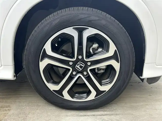 ホンダ ヴェゼル ハイブリッド Z ホンダセンシング 岡山県 2019(平31)年 3.9万km プラチナホワイトパール 純正8型ナビ VXM-197VFEi/地デジ/Bluetooth/DVD/CD/バックカメラ/ビルトインETC/ホンダセンシング /アダプティブクルーズコントロール/LEDライト/オートライト/カーテンエアバッグ/ハーフレザー/シートヒーター /純正17インチアルミ/前後ドラレコ /パドルシフト /純正マット/プッシュスタート /スマートキー