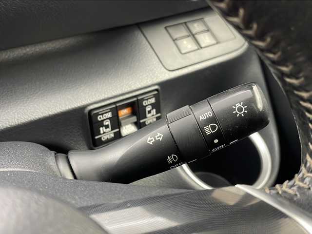 トヨタ シエンタ G 栃木県 2018(平30)年 3.9万km ブラックマイカ 両側パワースライドドア　/社外ナビ　/　フルセグ/CD/ＤＶＤ/Ｂｌｕｅｔｏｏｔｈ/SD/バックカメラ　/衝突軽減ブレーキ/ＥＴＣ　/前方ドライブレコーダー　/社外レーダー/アイドリングストップ　　/オートハイビーム／ライト/フォグランプ　/電格ウィンカーミラー/プッシュスタート/スマートキー/社外１５インチAW/純正フロアマット/保証書・取扱説明書/ワンオーナー　