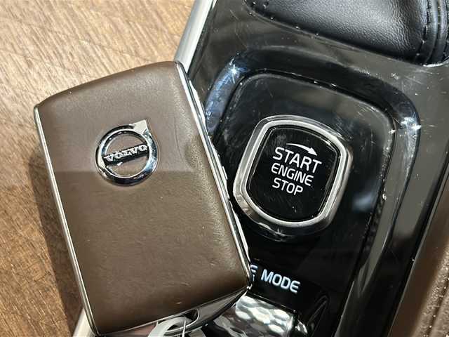 ボルボ ＸＣ９０ T6 AWD インスクリプション 新潟県 2018(平30)年 4.4万km グレー haman/kardon/ワンオーナー/パーフォレーテッドファインナッパレザー/主要装備/City Safety/Apple-car-play/Android-auto/レーンキーピングエイド/パイロットアシスト/全車速追従機能付ACC/純正HDDナビ/フルセグTV/360°カメラ/パーキングアシスト/ETC/ドライブレコーダー/レーダー探知機/レザーシート/パワーシート/シートヒーター/シートベンチレーション/ステアリングヒーター/パワーバックドア/コーナーセンサー/LEDヘッドライト/取扱説明書/保証書/スペアキー